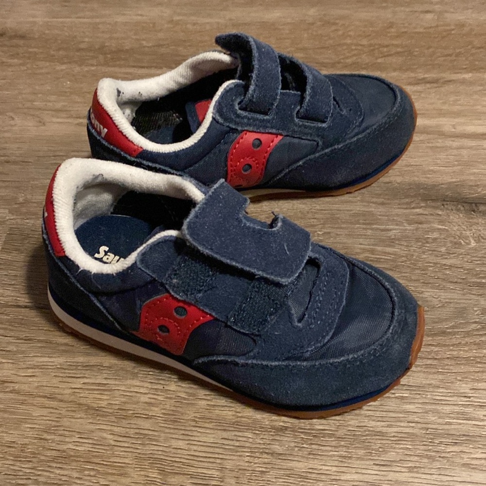 Size 8W Saucony sneakers.  Only worn a few times. - Picture 4 of 6